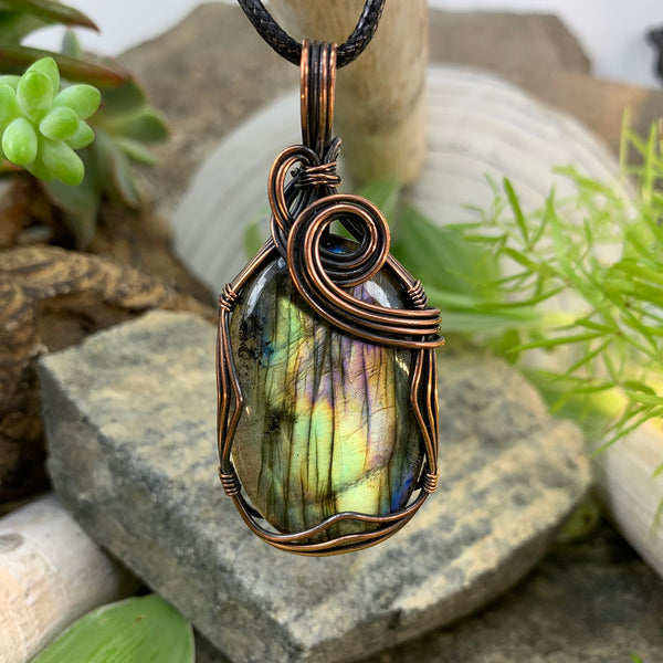 Collier pendentif magique en fil de cuivre labradorite