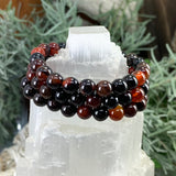 Mala Black Stripe Agate armband með flauelspoki