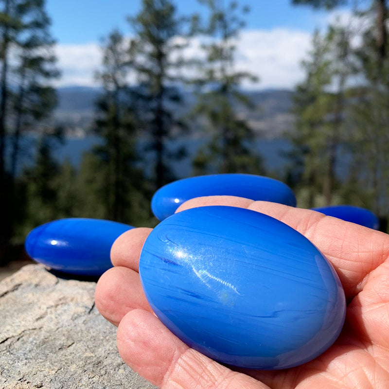 NANCY TRAVAILLANT SUR Blue Agate Palmstone