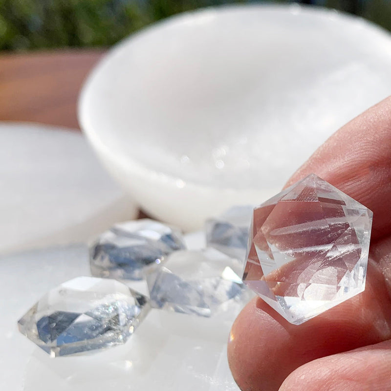 Cristal à facettes à géométrie sacrée de quartz clair