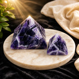 Traum-Amethyst-Pyramide – mittelgroß