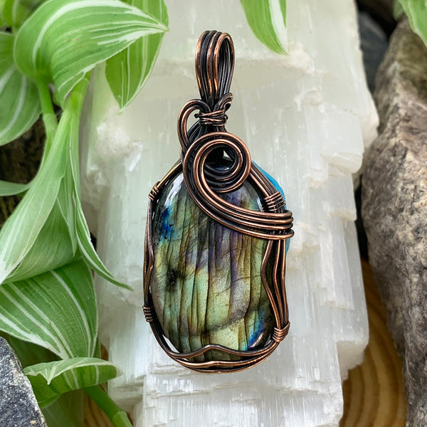 Collier pendentif magique en fil de cuivre labradorite