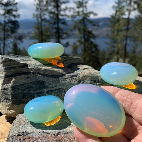 GRATIS GIVEAWAY! Opalite Palmstone - (Betal bare forsendelsesomkostninger)