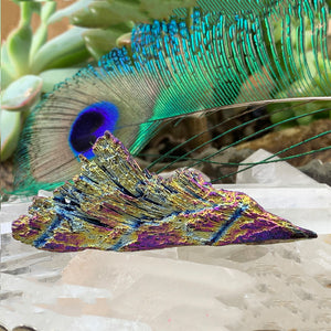 Éventail Rainbow Peacock Titanium Kyanite