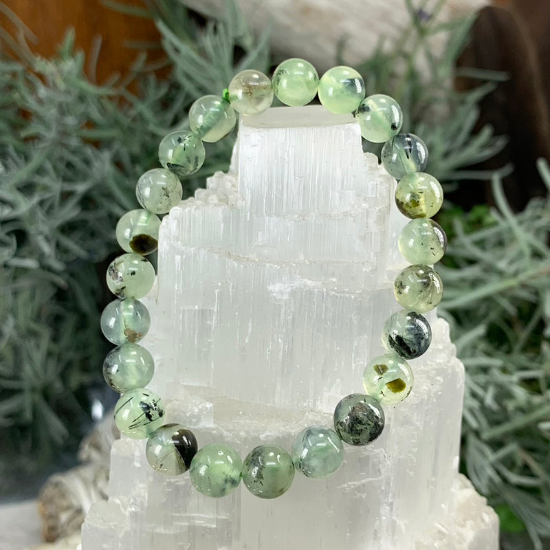 Mala Prehnite armband með flauelspoka