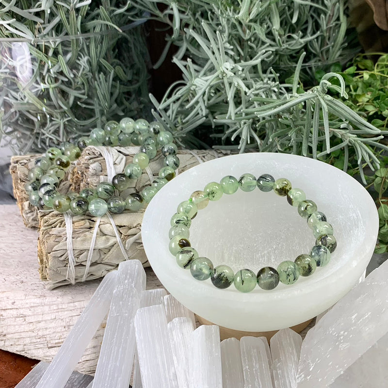 Mala Prehnite armband með flauelspoka