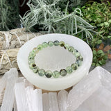 Mala Prehnite armband með flauelspoka