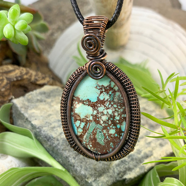 Collier pendentif en fil de cuivre turquoise